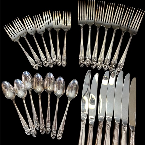 Oneida Other - Set of Oneida Prestige 1951 Distinction Flatware. 28 pcs 7 place settings.